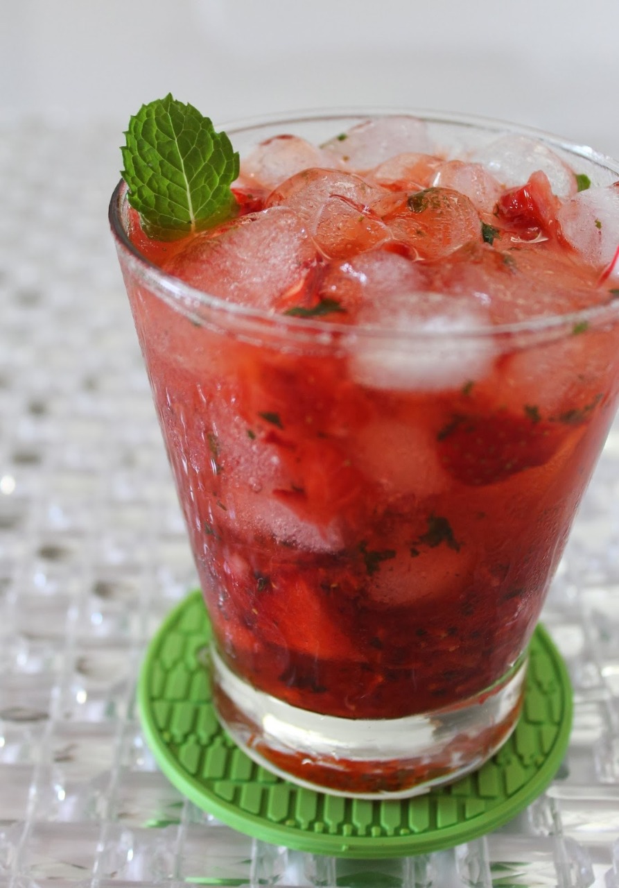 CAIPIRINHA DE MORANGO