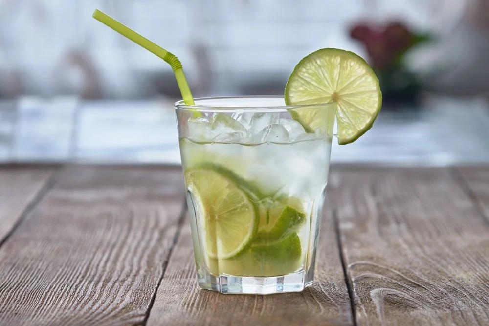 CAIPIRINHA DE LIMAO