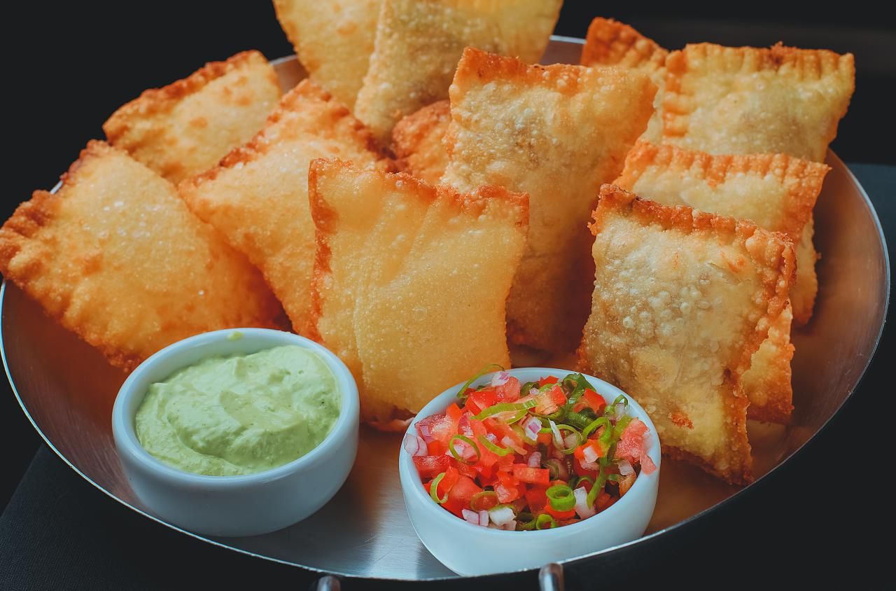 DUO DE PASTEL DE CARNE E QUEIJO (8 UNIDADES)
